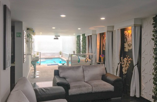 Zona Rosa House | The Fortress @ LLeras Park (5 Bedrooms)