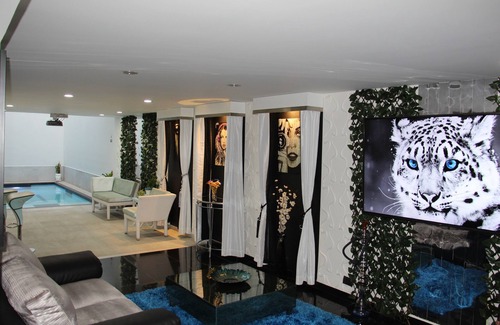 Zona Rosa House | The Fortress @ LLeras Park (5 Bedrooms)