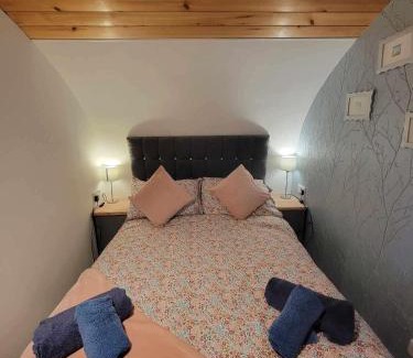 Newton Stewart Apartment | The Galloway Steading - The Stag Hoose family cabin with Hot Tub and Fire Pit