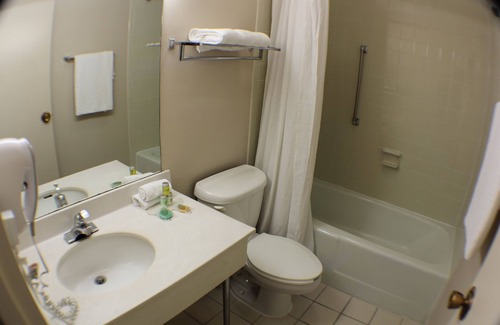 Elkhart Hotel | The Garden Inn