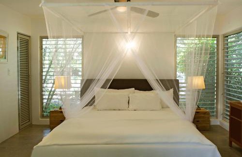 English Harbour House | The Gatehouse. Cool bolthole. Walk to the Marina.