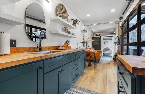 Columbus House | The Green Creek Shipyard | Hot Tub, Sauna, Fire Pit + Private Pond!