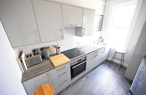Stratford-upon-Avon House | The Hathaway's Town Centre House.