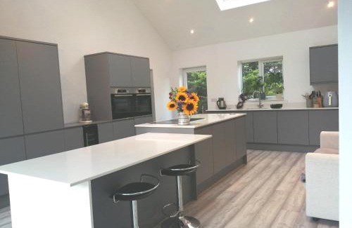 Newmarket House | The Highlands 5 bed 5 bath large spacious house