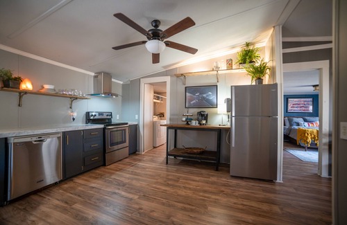 Athens House | The Hillway House of Athens-Pet Friendly, 3mins from I65!