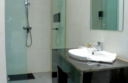 Meru Hotel | The Hotel Ezri