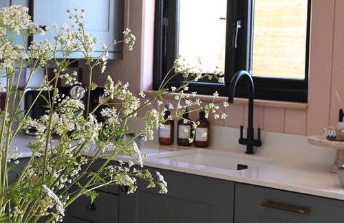 Abbots Salford Cabin | The Hut - Luxury hideaway with views across the farm
