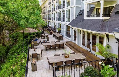 Saratoga Hotel | The Inn at Saratoga, Tapestry Collection by Hilton