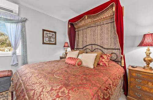 Fredericksburg House | The Kuhl Little Castle Haus