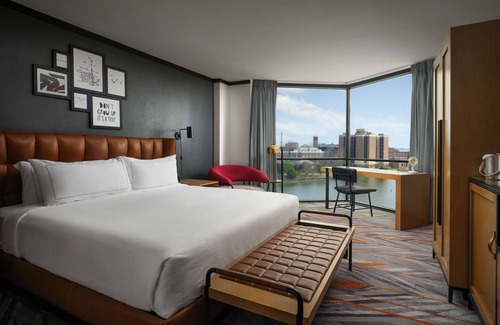 Victoria Boulevard Historic District Hotel | The Landing at Hampton Marina, Tapestry Collection by Hilton