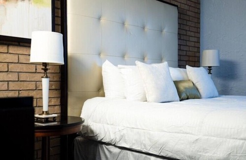 Western Division Hotel | The Landmark Hotel