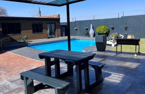 Greater Johannesburg Metropolitan Area House | The Lantern Luxe Retreat