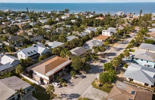 Mid Island Apartment | The Lime Margarita at the Anchorage
