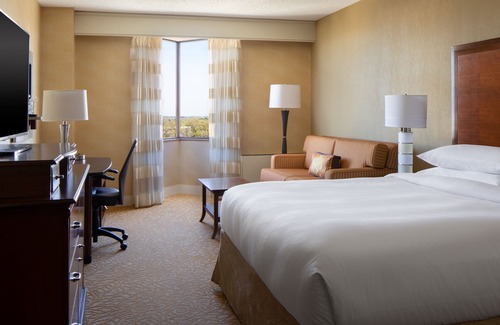 Downtown Lincoln Hotel | The Lincoln Marriott Cornhusker Hotel