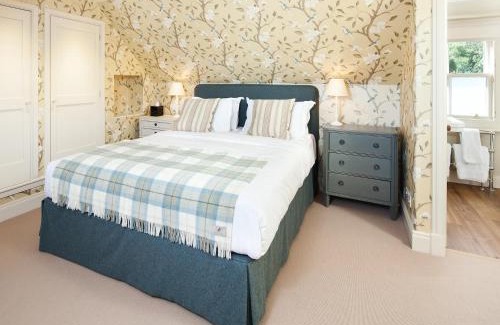 Luss Hotel | The Loch Lomond Arms Hotel