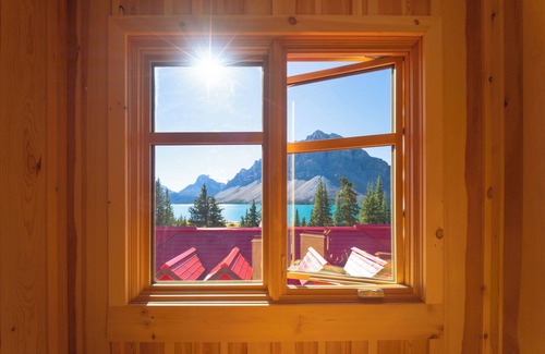 Bow Lake Resort | The Lodge at Bow Lake
