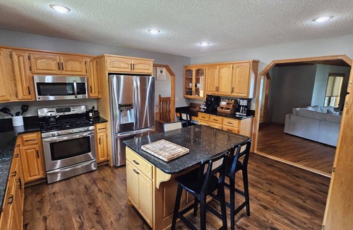 Backus House | The Lodge at Cabin 8 Retreats – 6,000 Sq Ft of Joy, Steps from the Water