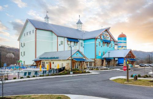 Gatlinburg - Pigeon Forge Hotel | The Lodge at Camp Margaritaville
