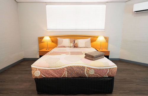 Newman Hotel | The Lodge Motel, Newman
