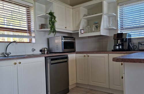 Gordons Bay Central House | 'The Loft' - Modern 2 bedroom vacation Home, Central, 5 min walk from the beach