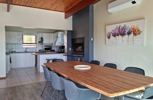 Gordons Bay Central House | 'The Loft' - Modern 2 bedroom vacation Home, Central, 5 min walk from the beach