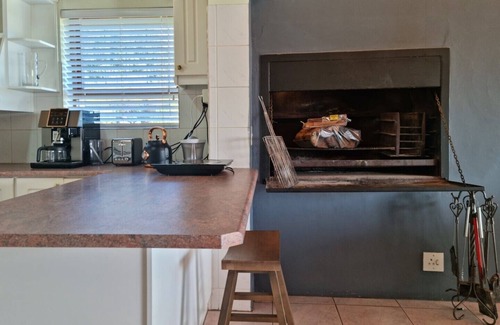 Gordons Bay Central House | 'The Loft' - Modern 2 bedroom vacation Home, Central, 5 min walk from the beach