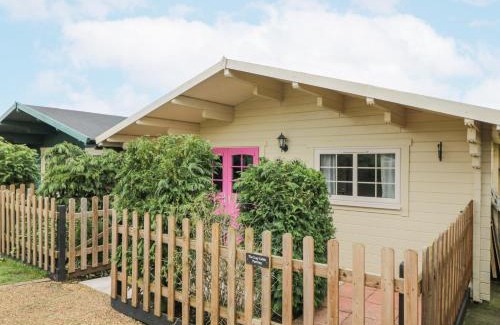 Bushton House | The Log Cabin