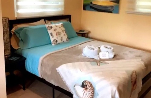 Corozal Resort | The Luxury Poolhouse, Casa 2 at Casa de Shelley Corozal, Belize