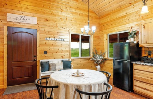 Banner House | The Magpie Cabin - it's adorable & close to town!