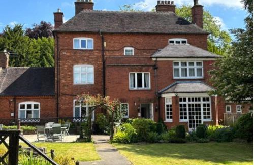 Cheadle House | The Manor Guest House