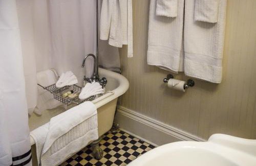Historic District - North Hotel | The Marshall House, Historic Inns of Savannah Collection