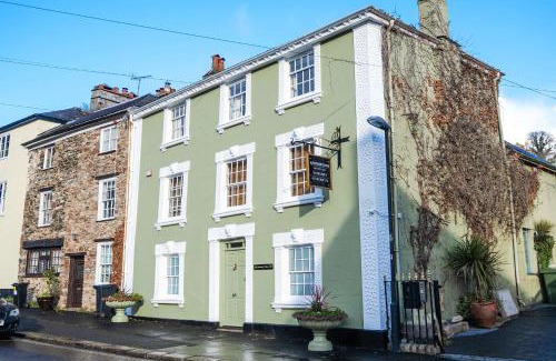 Ashburton Villa | The Meeting House - Atmospheric 16th Century Merchants House