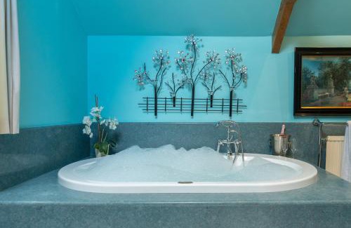 Ashburton Villa | The Meeting House - Atmospheric 16th Century Merchants House