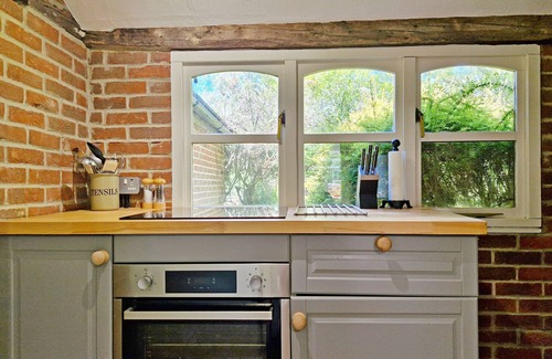 Steyning Cottage | The Milk House - a cottage that sleeps 4 guests in 2 bedrooms