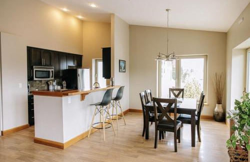 Ucluelet Apartment | The Moorage - Luxury 2 bed & 2 bath Condo on Marina