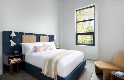 Near West Side Hotel | The Neighborhood Hotel - Little Italy One Bedroom