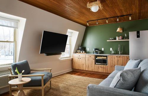 New Buffalo Hotel | The Neighborhood Hotel Grand Beach