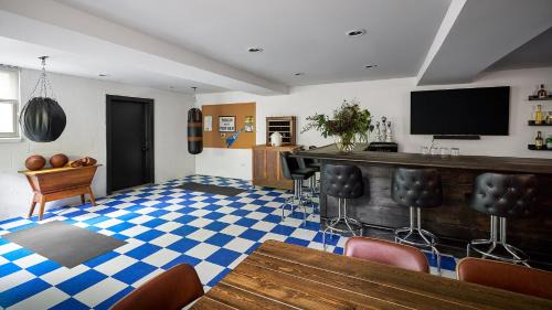 New Buffalo Hotel | The Neighborhood Hotel Grand Beach