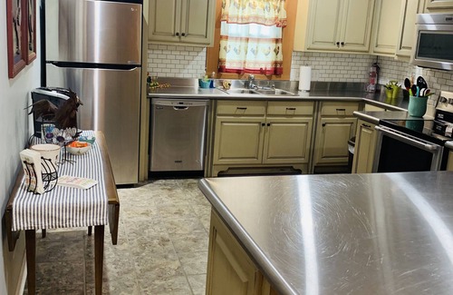 Tuscaloosa House | The Northport House. Close to River Run Park. Family friendly!
