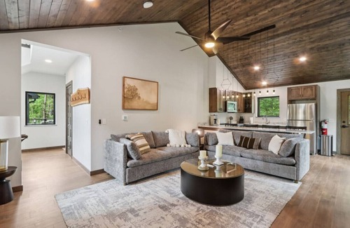 Lake Delton Cabin | The Oak at Treetop Villas