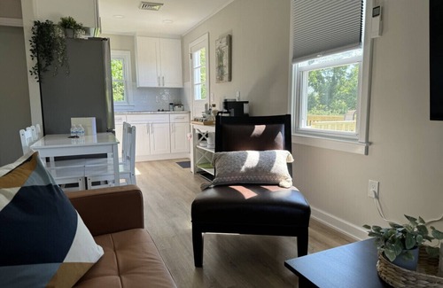 Mystic - New London Cottage | The Oar Cottage (24) · walk Mystic-Train/EV Lvl-2