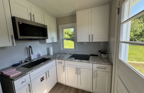 Mystic - New London Cottage | The Oar Cottage (24) · walk Mystic-Train/EV Lvl-2