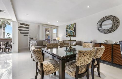 South Padre Island House | The ocean is waiting! Close to beach & pool in beautiful beachfront resort