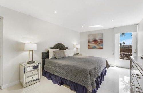 South Padre Island House | The ocean is waiting! Close to beach & pool in beautiful beachfront resort