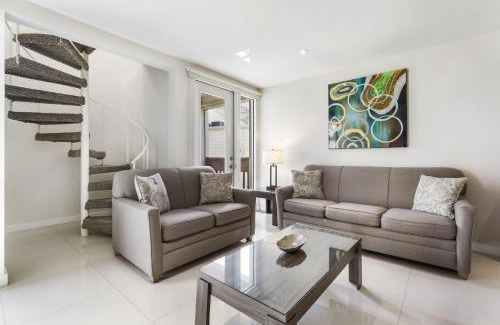 South Padre Island House | The ocean is waiting! Close to beach & pool in beautiful beachfront resort