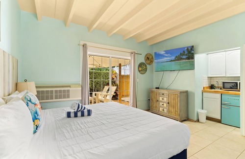 Islamorada Hotel | The Ocean View Inn & Pub