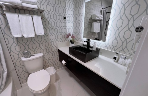 Davis Bay Hotel | The Oceanside, a Coast Hotel