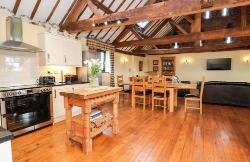 Nantwich Cottage | THE OLD CARTHOUSE, pet friendly, character holiday cottage in Bunbury