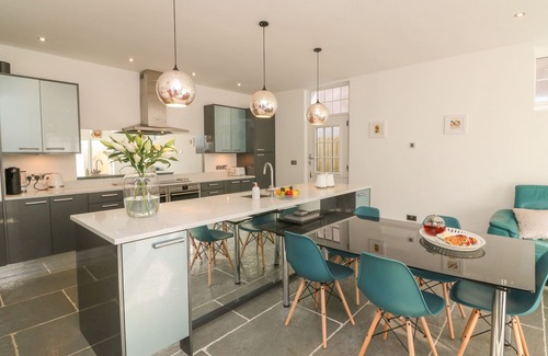Braunton Cottage | THE OLD COACH HOUSE, family friendly, with hot tub in Braunton