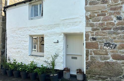 Mousehole House | The Old Gallery - Charming Coastal Escape For Two